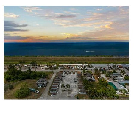 Modern Studio Retreat With King Bed - Cozy Comfort Pahokee Exterior foto