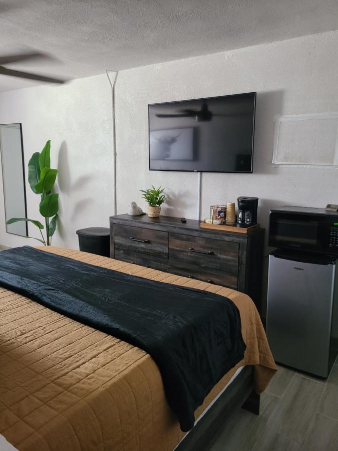 Modern Studio Retreat With King Bed - Cozy Comfort Pahokee Exterior foto